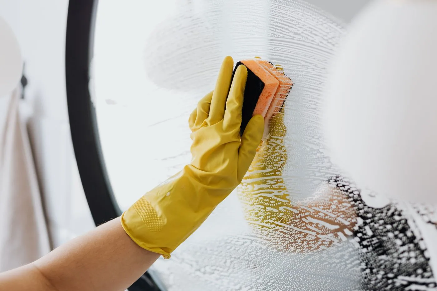 Cleaning a mirror with a sponge